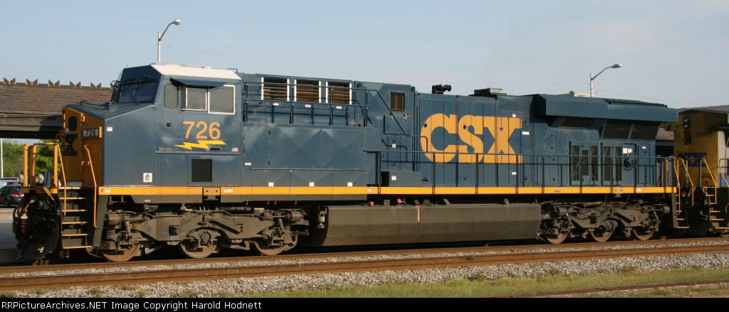 CSX 726 leads grain train G354 south 